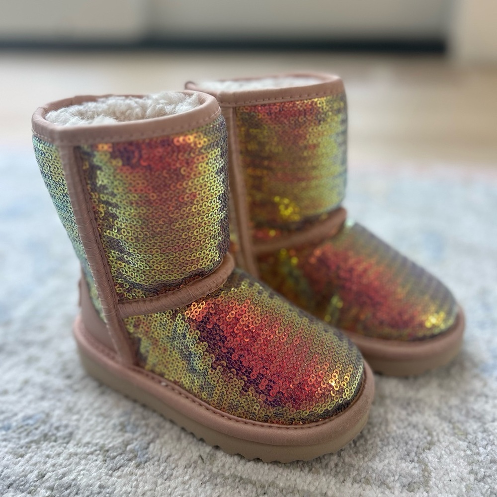 UGG Girls' Classic Short II Sequin Boots Size 5